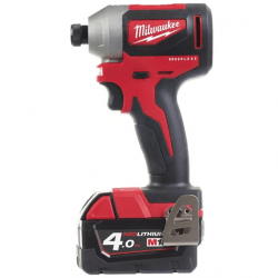 Akumulatora trieciena skrūvgriezis MILWAUKEE M18 CBLID-402C